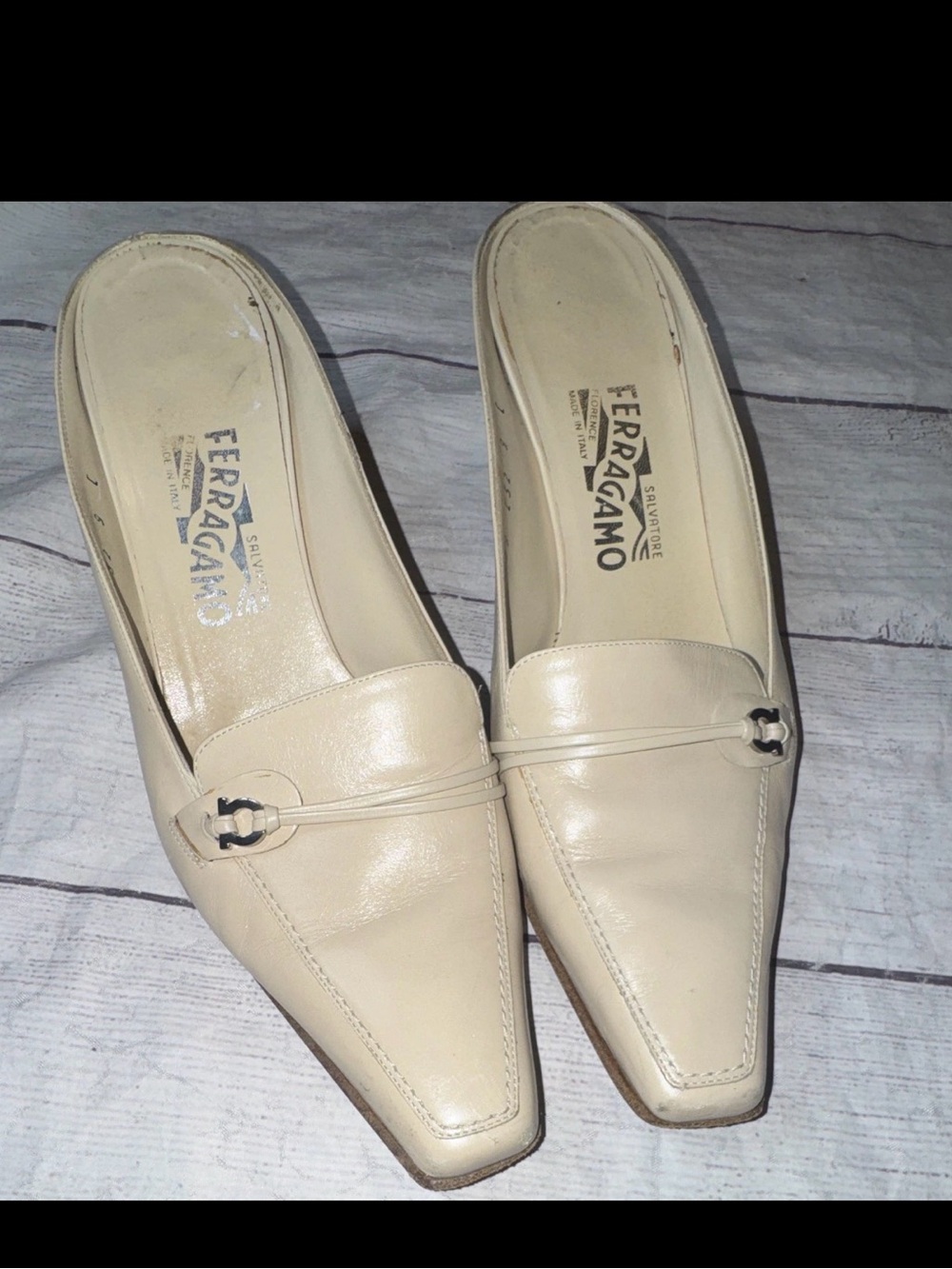 Salvatore Ferragamo Women’s Beige Leather Loafer Flats Mules Slip On Buckle 9